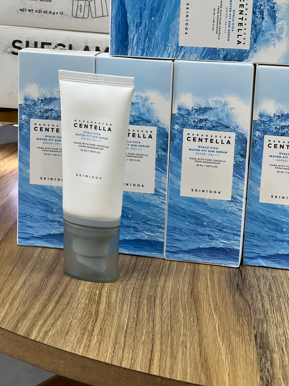 کرم ضد آفتاب بدون رنگ SPF 50 مدل ماداگاسکار 50 میلی‌لیتر