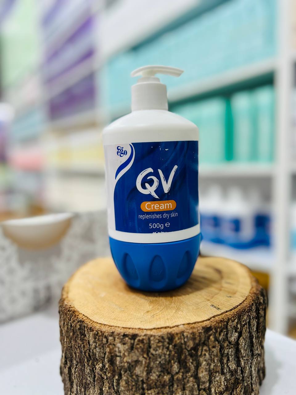 کرم مرطوبکننده و آبرسان پوست خشک حجم ۵۰۰ گرمی (پمپی)